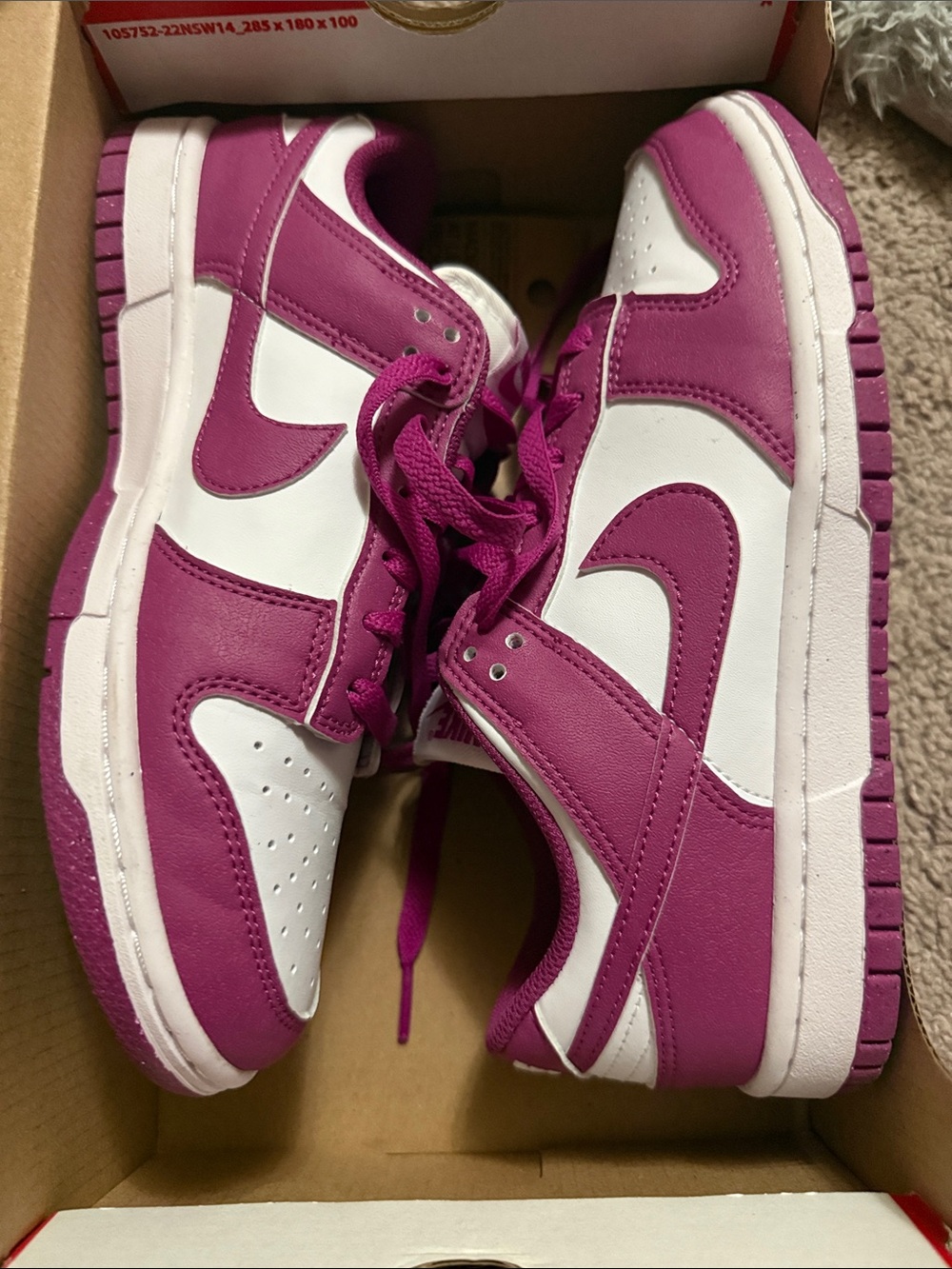Nike Low-Top Sneakers - White & Magenta